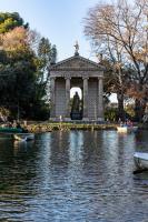Le Temple d'Esculape au milieu du Lac.