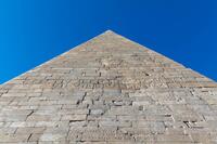 La Pyramide de Cestius