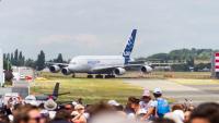 Airbus A380 retournant au hangar