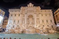 Fontana di Trevi di notte