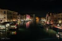 Vue sur le Grand Canal de nuit